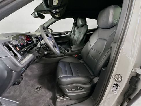 Used 2025 Porsche Cayenne Coupe AWD/4WD image 21