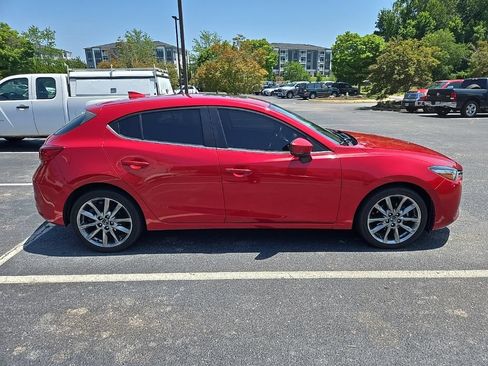 Used 2018 MAZDA MAZDA3 Touring FWD image 2