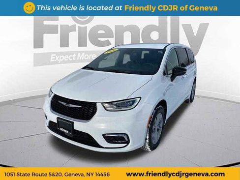 New 2026 Chrysler Pacifica Select image 1