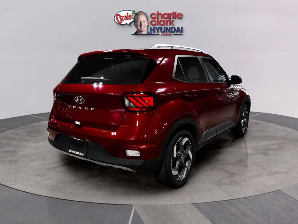Used 2024 Hyundai Venue SEL FWD image 5