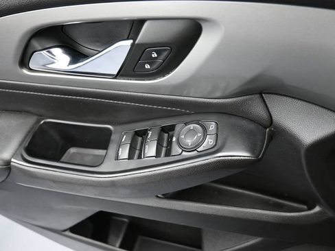 Used 2023 Chevrolet Traverse LT FWD image 39