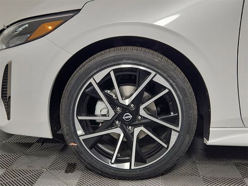 New 2025 Nissan Sentra SR w/ SR Premium Package image 15