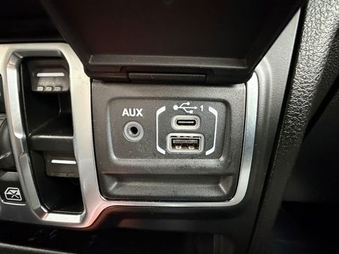 Used 2024 Jeep Wrangler Unlimited Sahara image 28