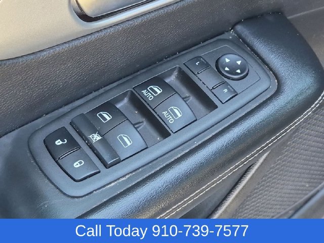 Used 2022 Chrysler Pacifica Touring FWD image 14