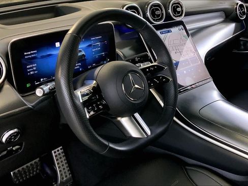 Used 2023 Mercedes-Benz GLC 300 4MATIC image 17