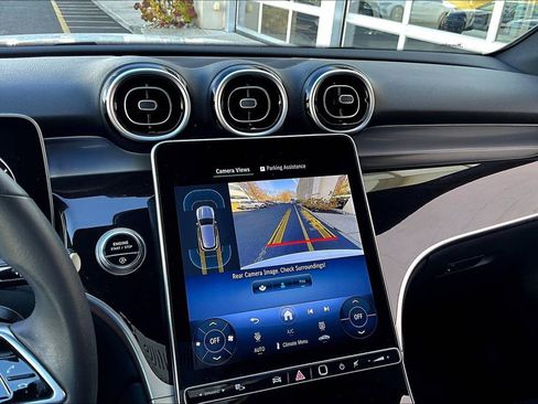 Used 2025 Mercedes-Benz GLC 300 4MATIC image 23