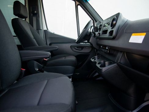 Used 2025 Mercedes-Benz Sprinter 144 Cargo image 15