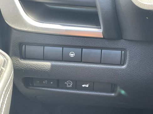 Used 2025 Nissan Rogue SV image 11