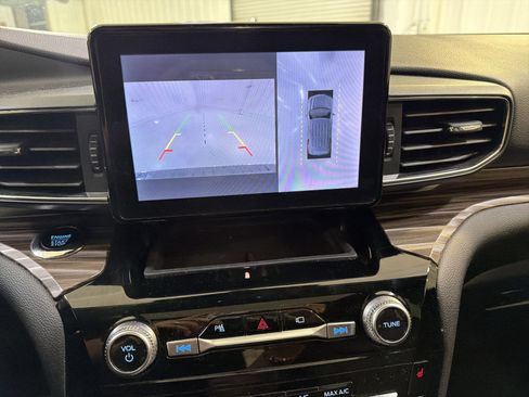 Used 2022 Ford Explorer Limited w/ Equipment Group 301A RWD image 19