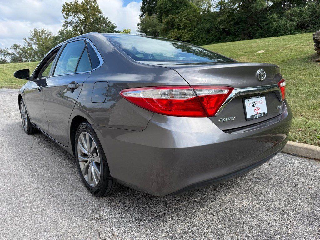 Used 2017 Toyota Camry XLE FWD image 3