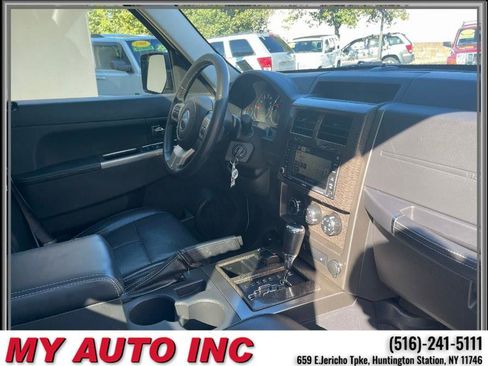 Used 2012 Jeep Liberty Limited w/ Tire & Wheel Group image 27