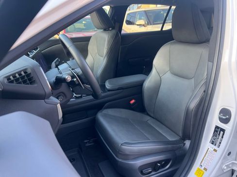 Used 2023 Lexus RZ 450e Premium image 18