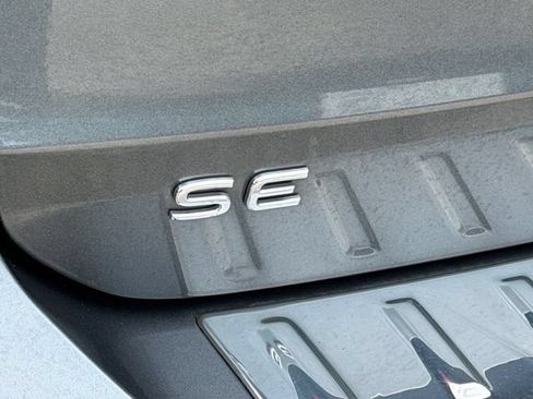 Certified 2024 Volkswagen Taos SE FWD image 10