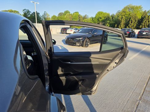 Used 2025 Toyota Camry SE w/ Convenience Package image 21