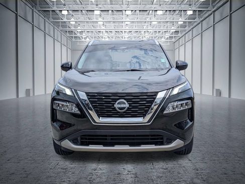 Used 2023 Nissan Rogue SV w/ SV Premium B Package FWD image 2