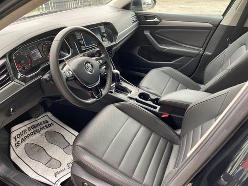 Used 2021 Volkswagen Jetta SE FWD image 3