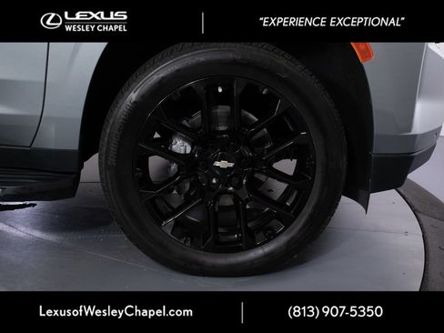 Used 2024 Chevrolet Tahoe LT w/ Luxury Package RWD image 3