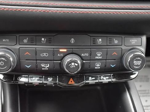 Used 2024 Dodge Durango GT AWD/4WD image 34