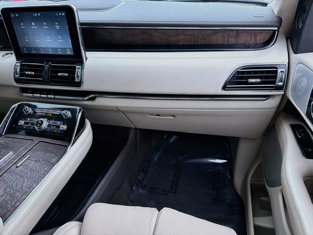 Used 2020 Lincoln Navigator L Reserve w/ Luxury Package AWD/4WD image 19