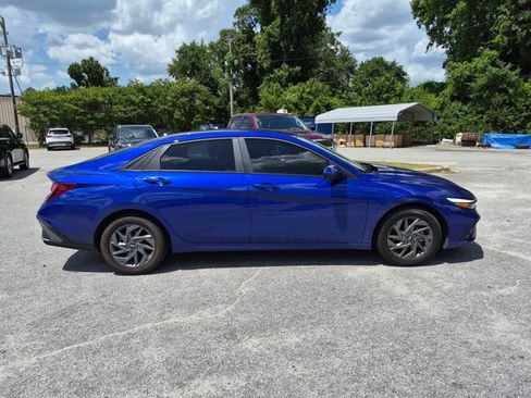 Used 2024 Hyundai Elantra SEL FWD image 4