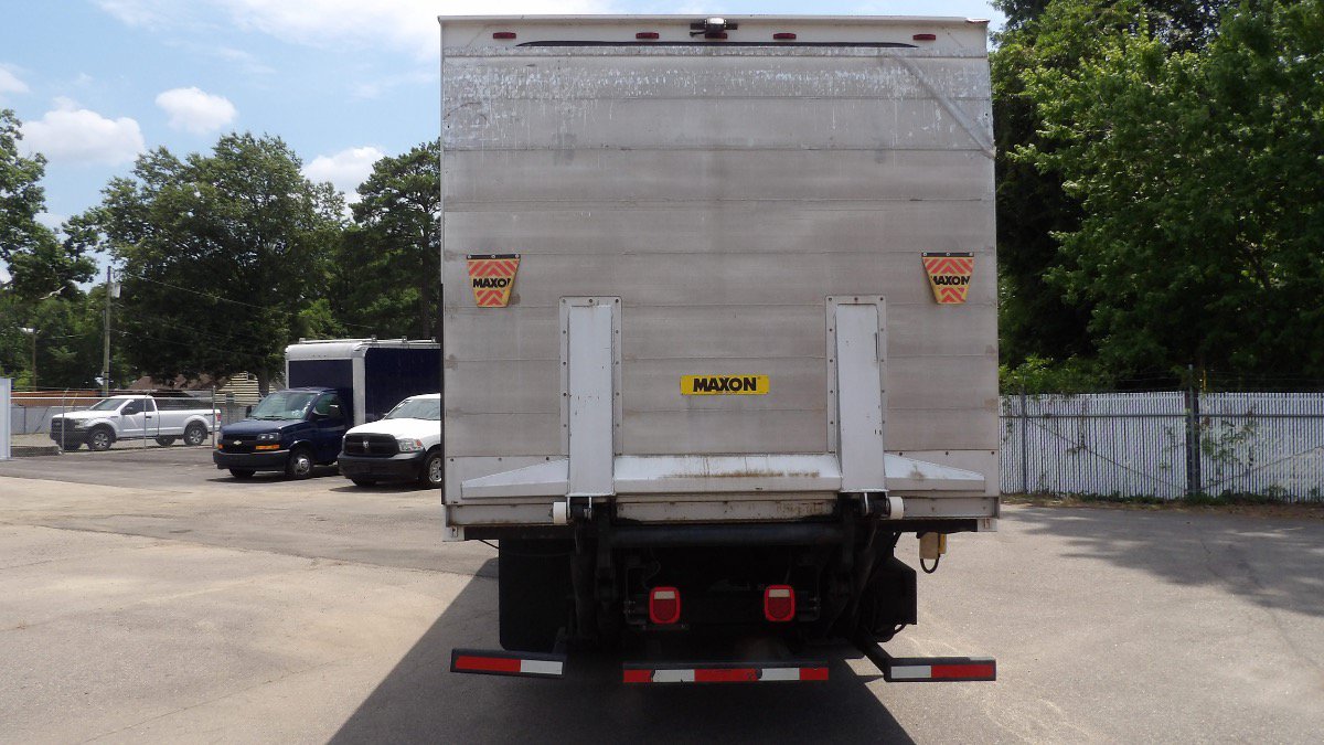 Used 2016 Ford F750 2WD Regular Cab Super Duty image 3