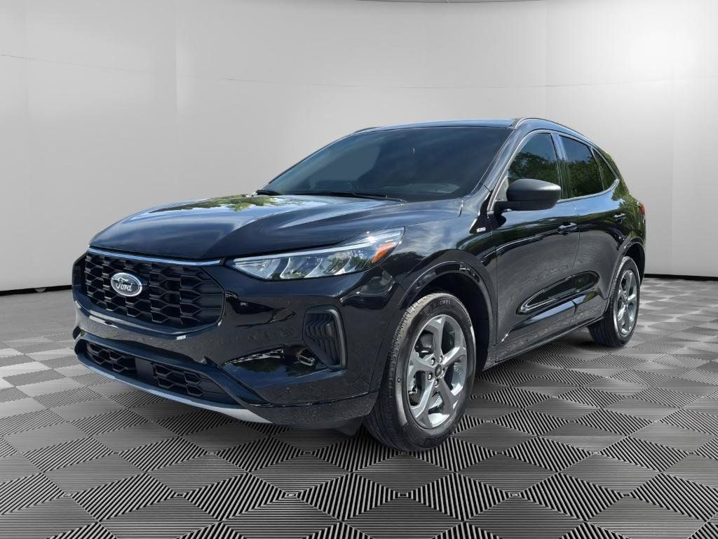 Used 2023 Ford Escape ST-Line w/ Tech Pack #1 AWD/4WD image 1