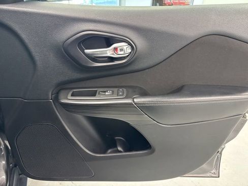 Used 2014 Jeep Cherokee Altitude w/ Cold Weather Group image 24