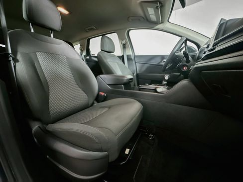 Used 2025 Kia Sportage LX FWD image 29