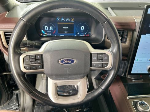 Used 2022 Ford Expedition Max Limited image 11