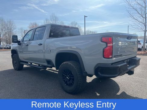 Used 2024 Chevrolet Silverado 2500 ZR2 w/ Technology Package image 8