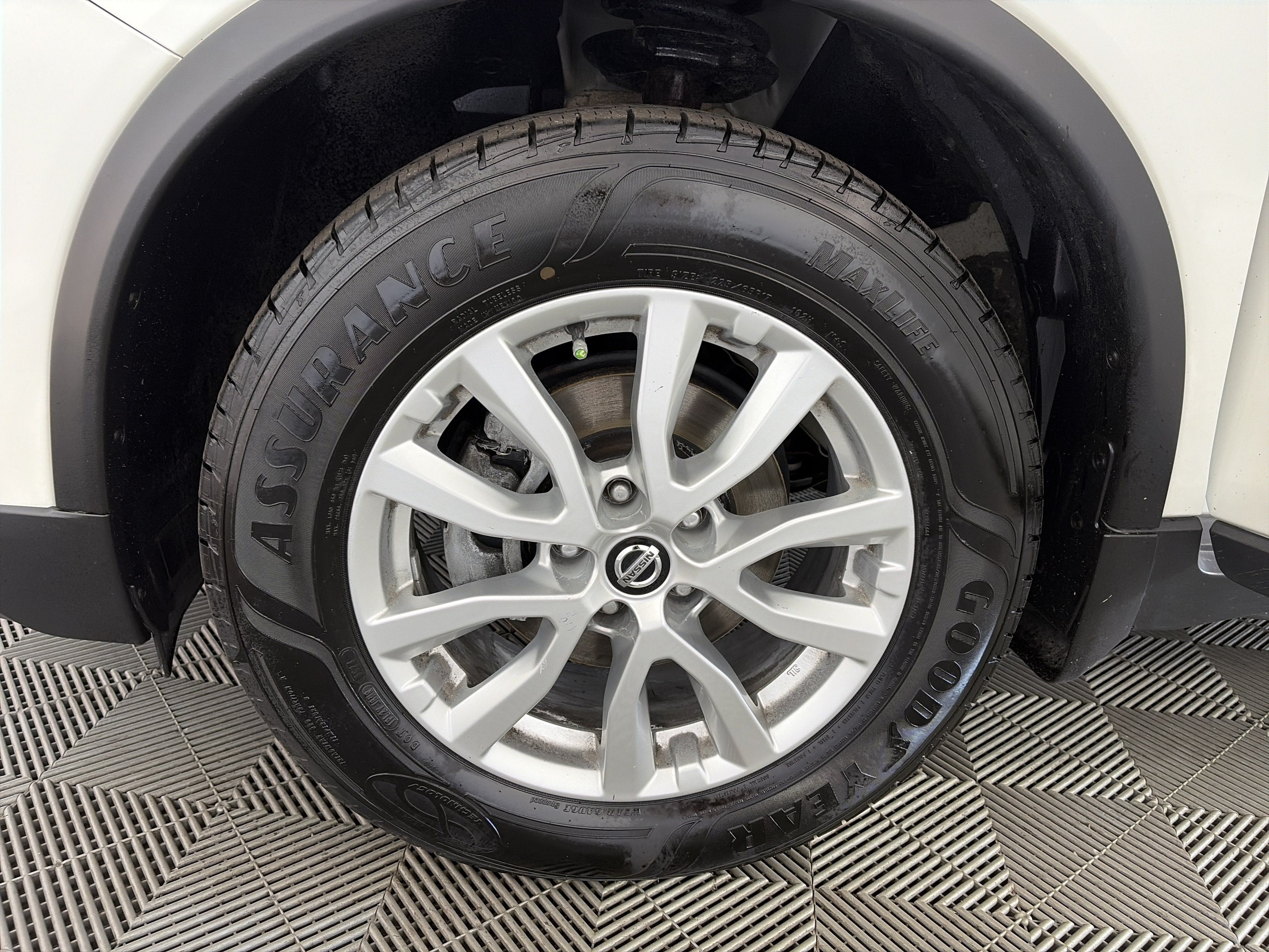 Used 2019 Nissan Rogue SV FWD image 13