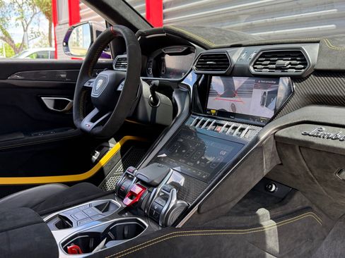 Used 2024 Lamborghini Urus Performante image 27