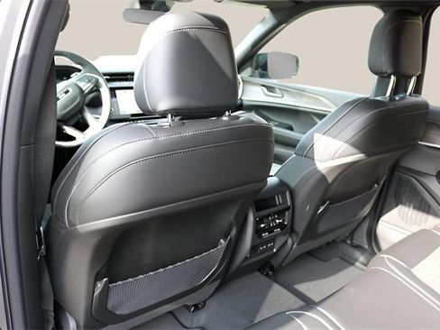 New 2026 Jeep Grand Cherokee Laredo image 15