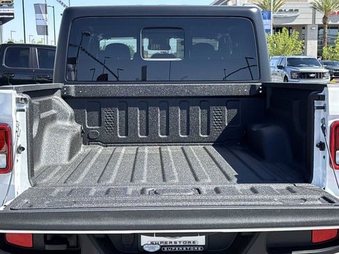 New 2025 Jeep Gladiator Sport image 23