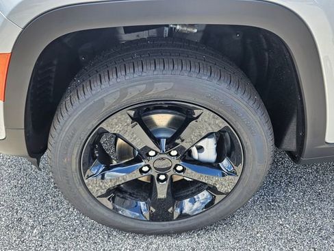 New 2025 Jeep Grand Cherokee Limited w/ Luxury Tech Group II image 8