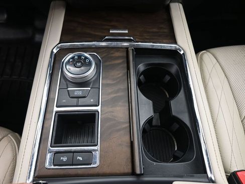 Used 2018 Ford Expedition Platinum image 3