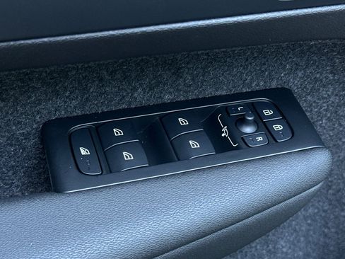 New 2026 Volvo XC40 B5 Core image 11