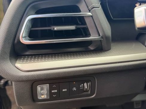 Used 2026 Chevrolet Traverse LT AWD/4WD image 9