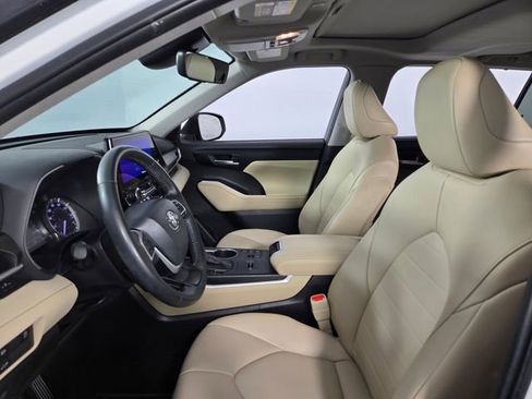 Used 2023 Toyota Highlander XLE image 15