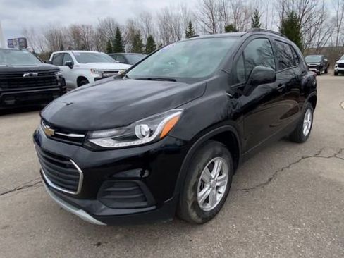 Used 2022 Chevrolet Trax LT w/ LT Convenience Package image 6