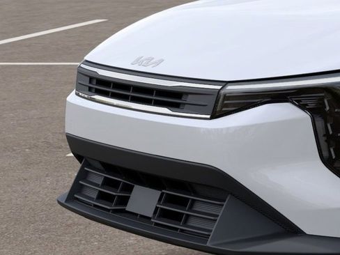 New 2025 Kia K4 LX image 12