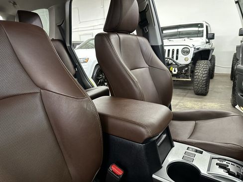 Used 2020 Toyota 4Runner Limited AWD/4WD image 35
