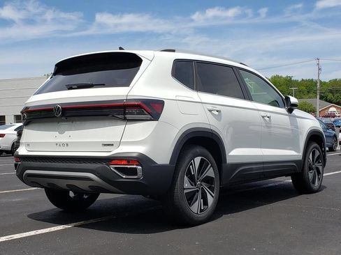 New 2026 Volkswagen Taos SE AWD/4WD image 3