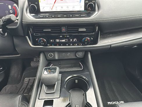 Certified 2022 Nissan Rogue Platinum w/ Head-Up Display Package image 21