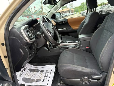 Used 2018 Toyota Tacoma SR5 AWD/4WD image 8