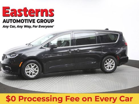 Used 2023 Chrysler Pacifica Touring-L FWD image 60