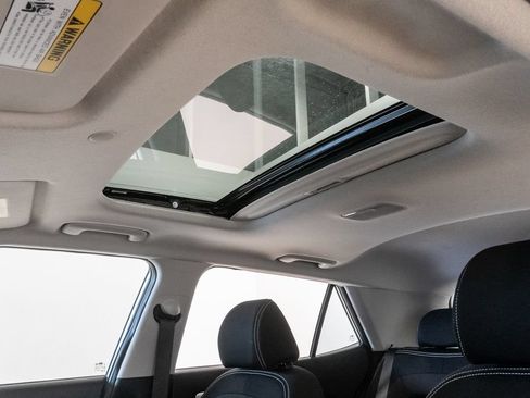 Used 2025 Hyundai Venue SEL FWD image 9