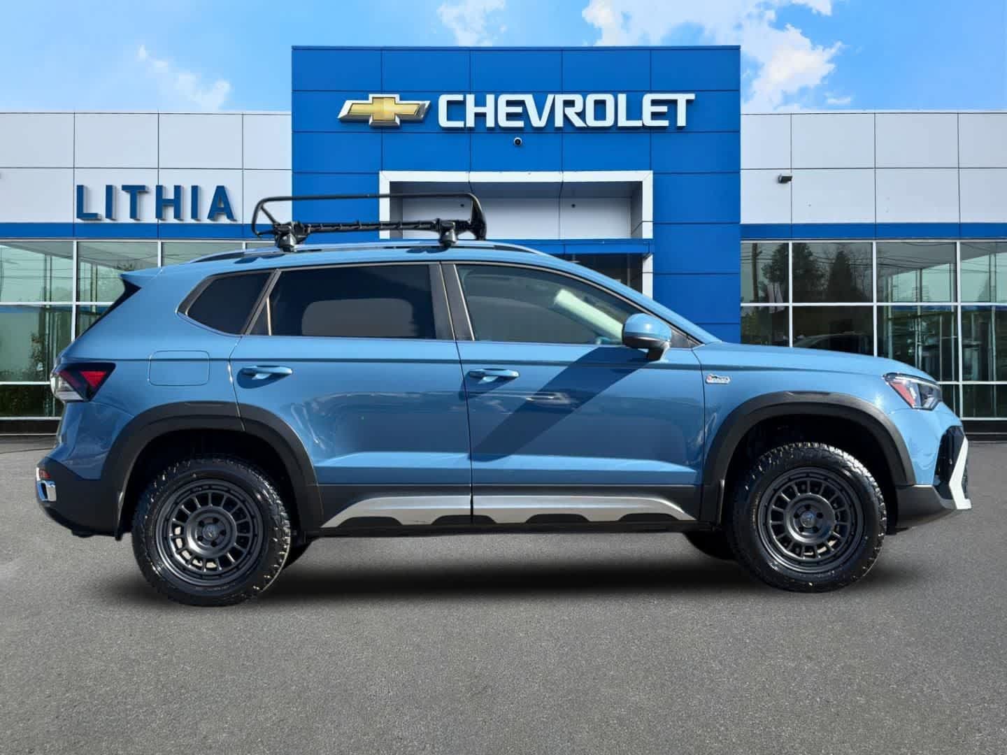 Used 2025 Volkswagen Taos SEL AWD/4WD image 8