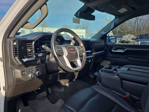 Used 2024 GMC Sierra 1500 SLT image 9