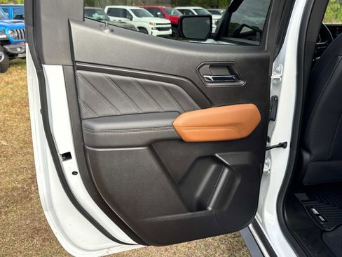 Used 2024 GMC Canyon AT4 image 12